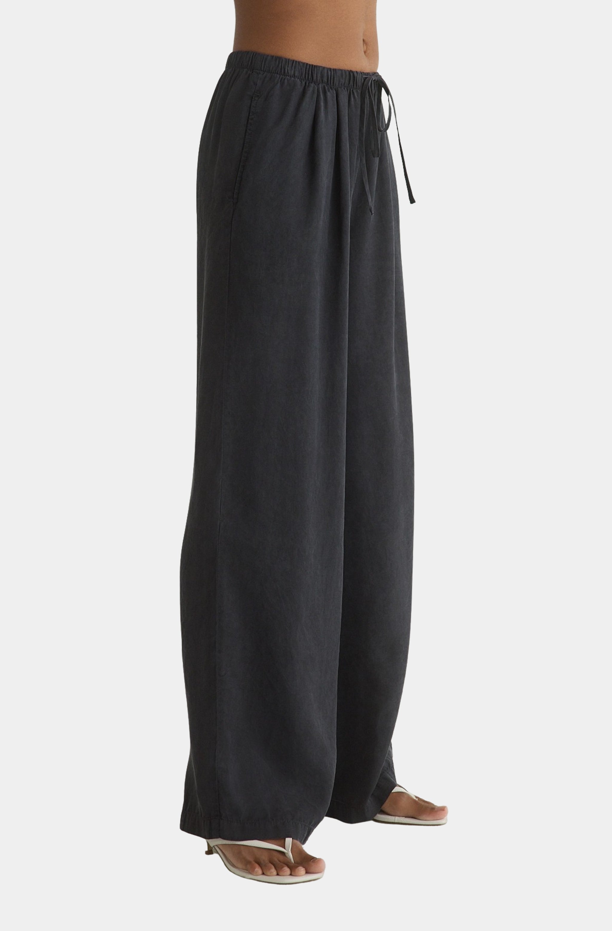 Wide Leg Pleated Pant