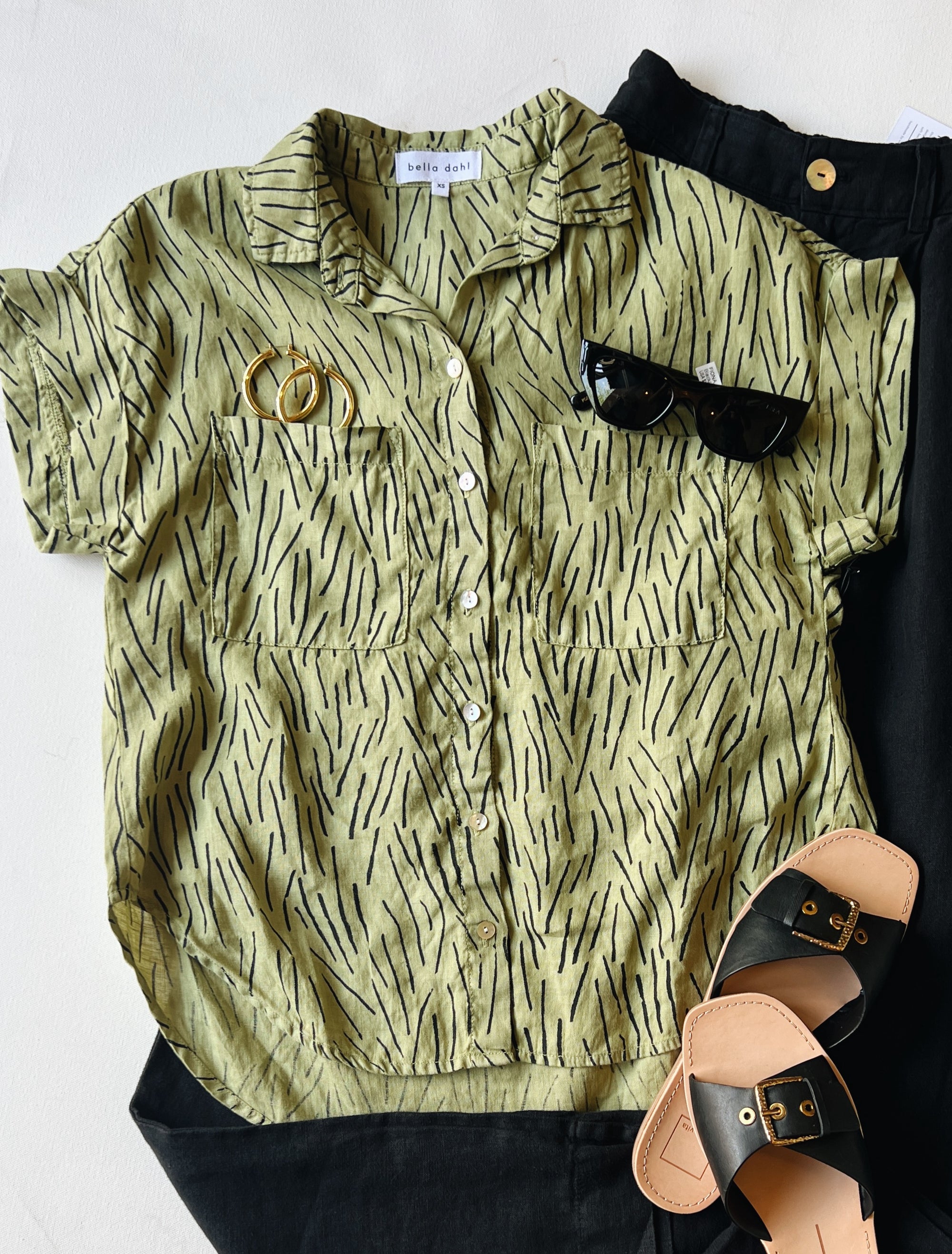 Capsleeve Button Down in Deep Jungle