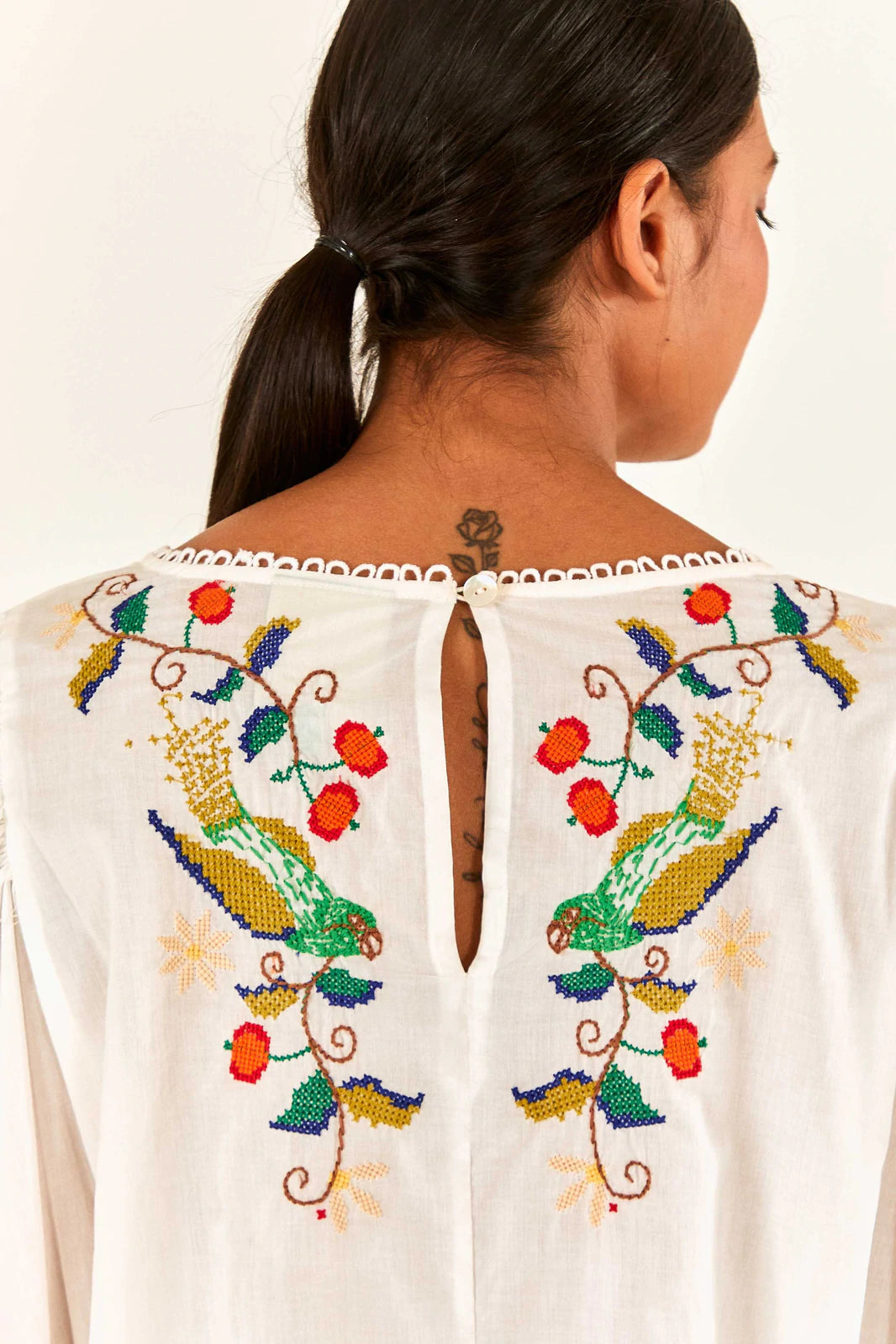 Pitanga Embroidery Blouse